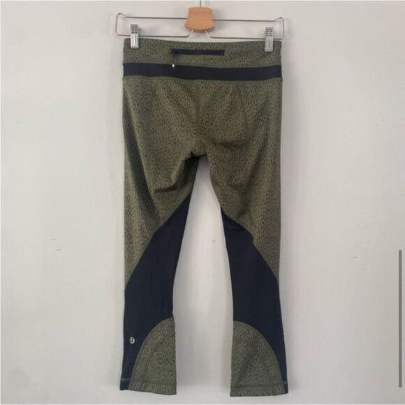 Lululemon Inspire Crop II Leggings Luxtreme in Dottie Dash Fatigue Green Black 4 - Picture 5 of 11